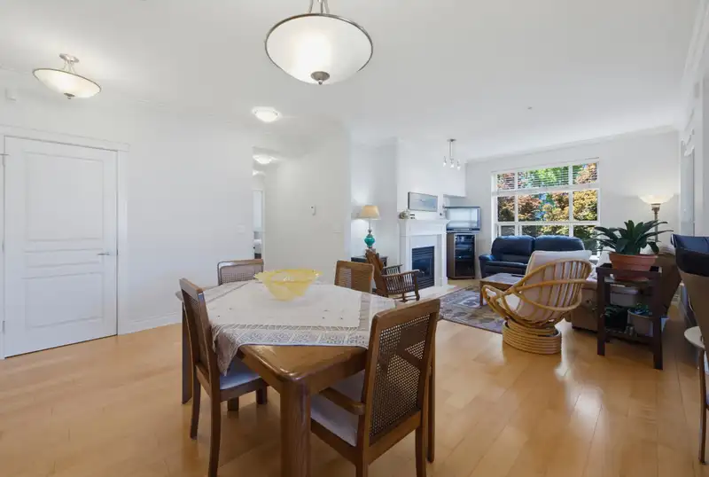 204 15357 17A AVENUE - photo 2 of 39