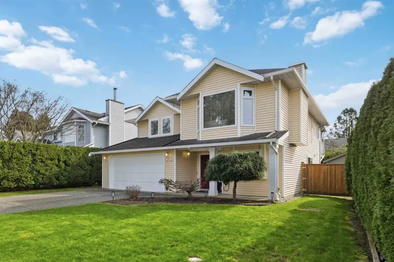 20402 WALNUT CRESCENT - photo 2 of 25