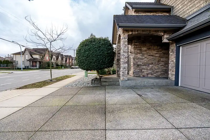 2513 164 STREET - photo 3 of 25