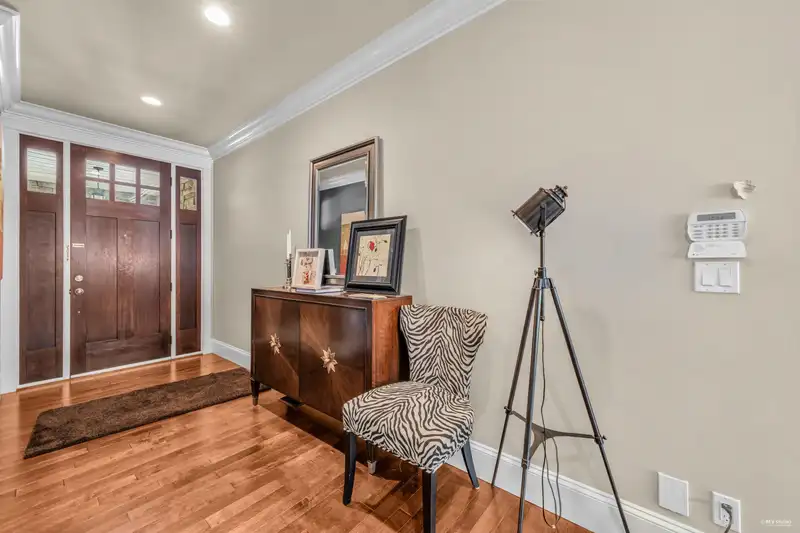 2560 162 STREET - photo 3 of 25