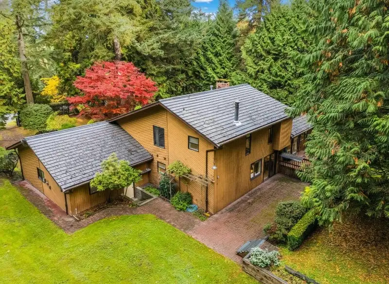 13912 28 AVENUE - photo 1 of 38