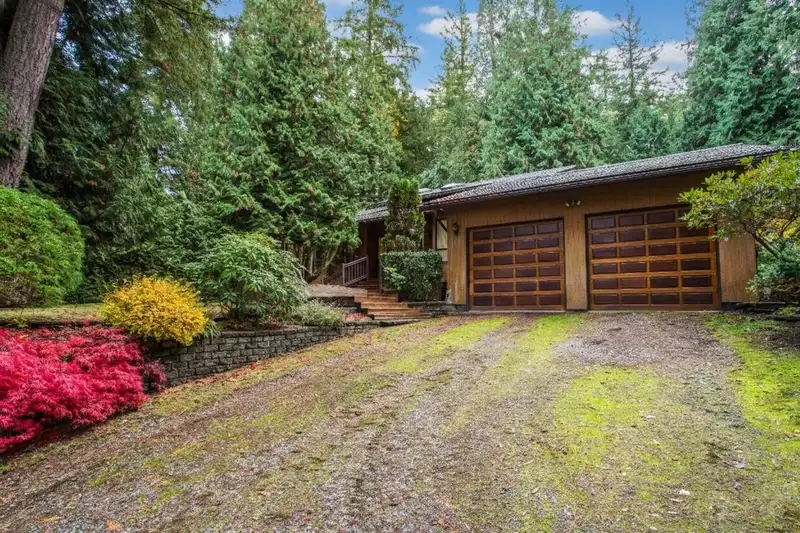 13912 28 AVENUE - photo 3 of 38