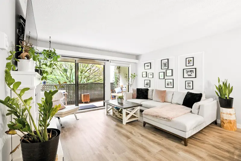 212 1955 WOODWAY PLACE - photo 2 of 25