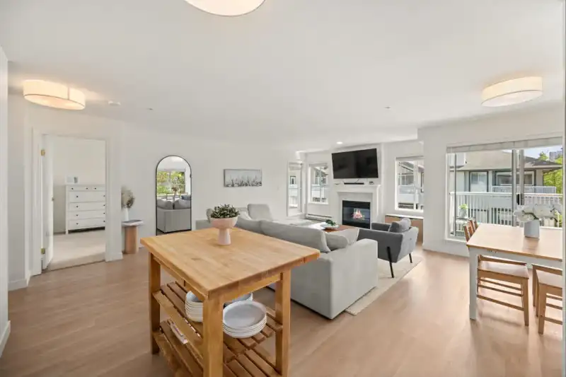309 15272 20 AVENUE - photo 1 of 37