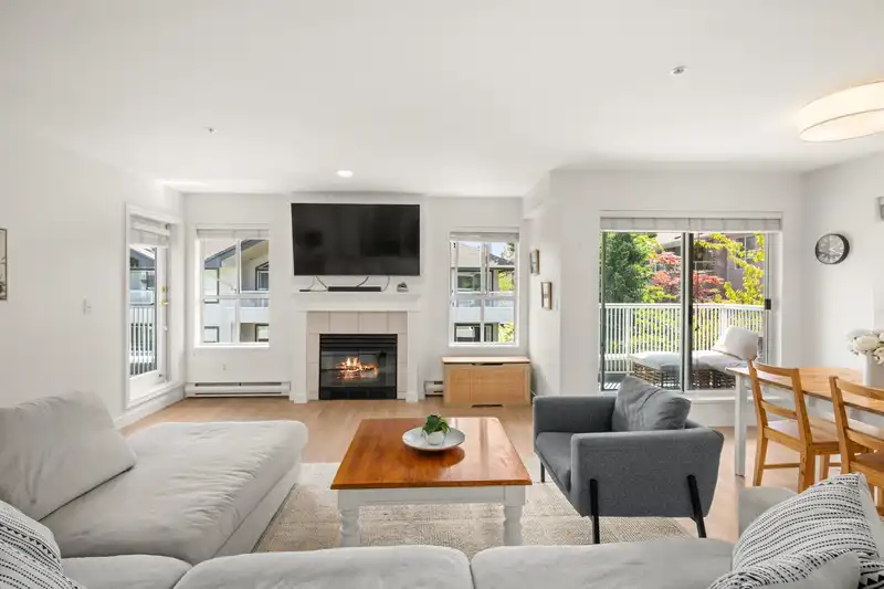 309 15272 20 AVENUE - photo 3 of 37
