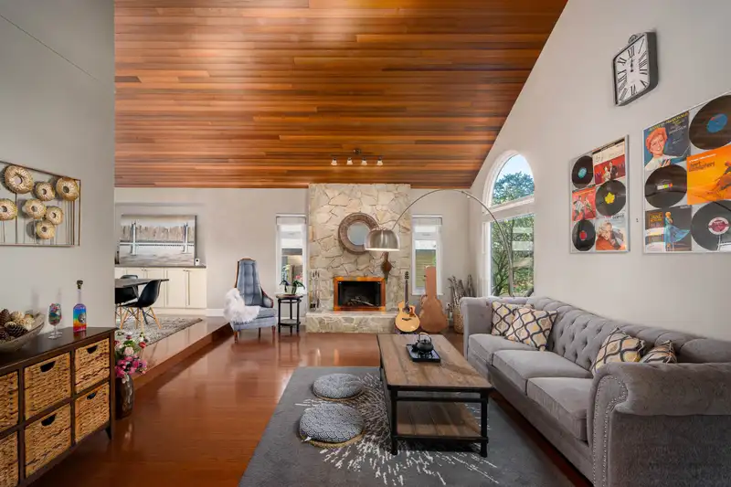 13022 SUMMERHILL CRESCENT - photo 3 of 29