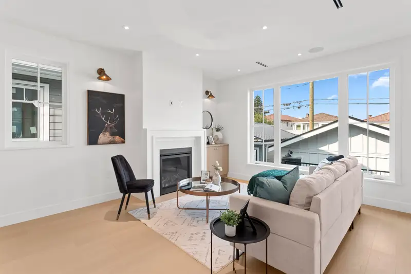 2 4315 ALBERT STREET - photo 3 of 25