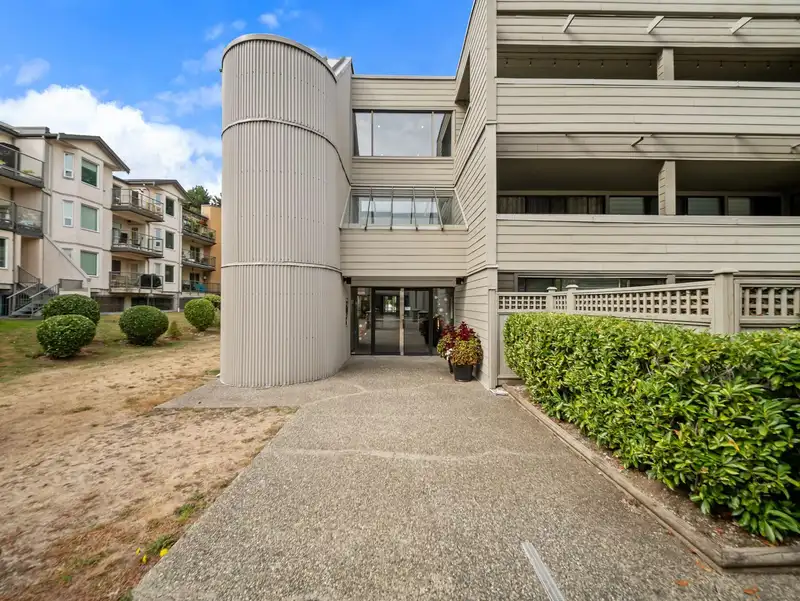 208 15272 19 AVENUE - photo 1 of 25