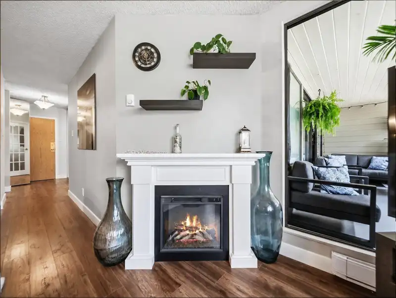 208 15272 19 AVENUE - photo 4 of 25