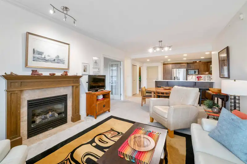 407 1787 154 STREET - photo 1 of 40
