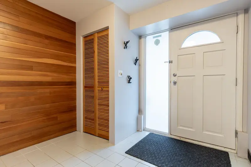 8140 FAIRDELL CRESCENT - photo 4 of 25