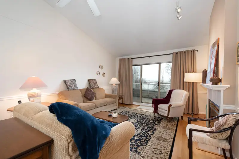 22 323 GOVERNORS COURT - photo 3 of 25