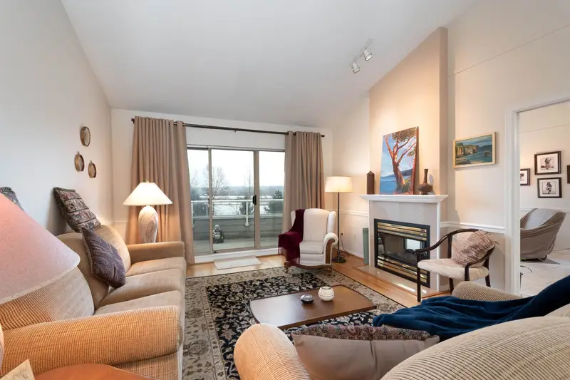 22 323 GOVERNORS COURT - photo 4 of 25