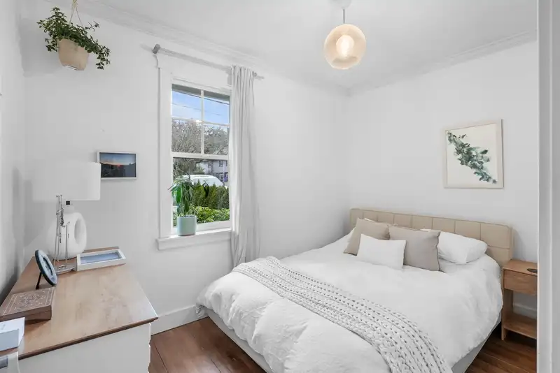 828 KENT STREET - photo 3 of 14