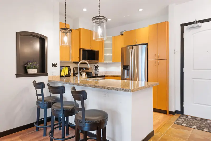 208 33485 SOUTH FRASER WAY - photo 4 of 25