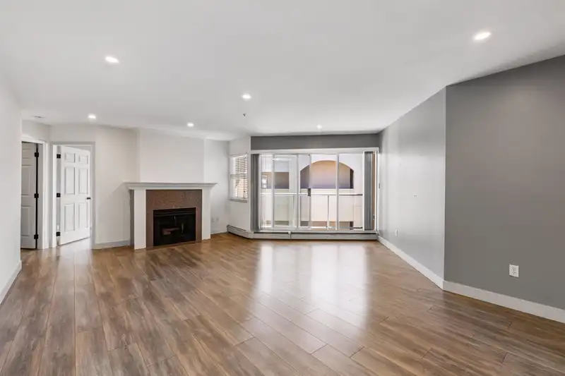 306 15233 PACIFIC AVENUE - photo 4 of 25