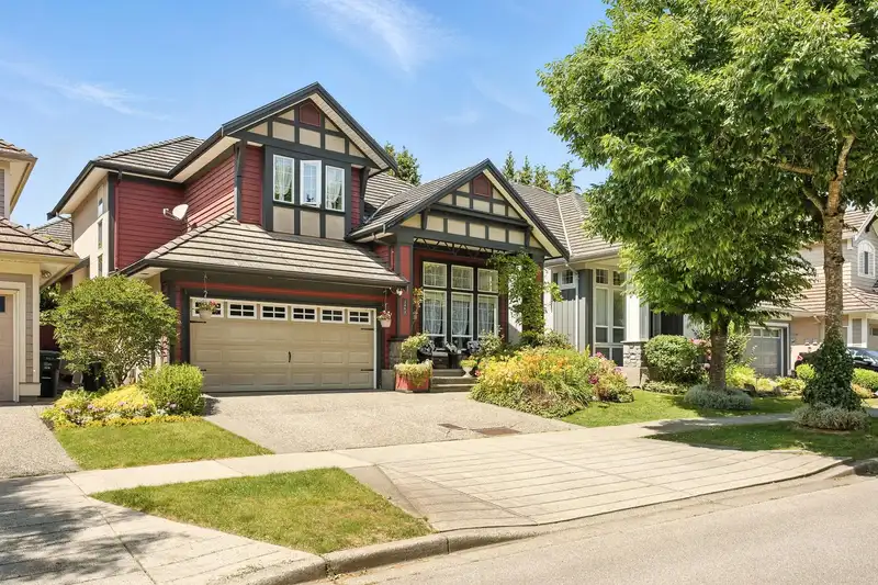 3463 150A STREET - photo 2 of 40