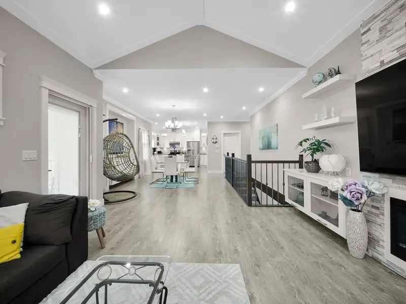 2 20209 98A AVENUE - photo 4 of 25