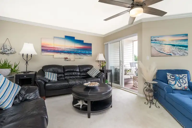 201 14934 THRIFT AVENUE - photo 2 of 22