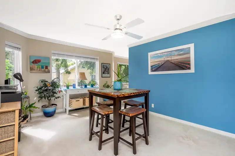 201 14934 THRIFT AVENUE - photo 4 of 22