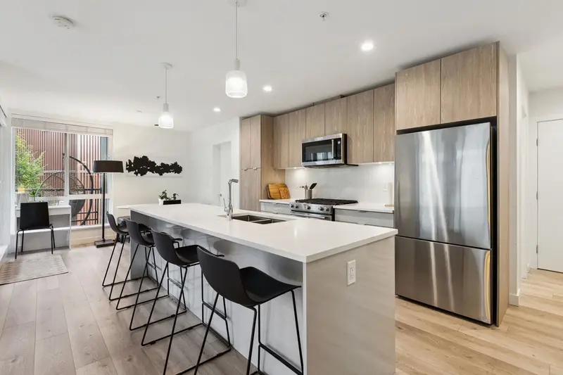 309 128 E 8TH STREET - photo 3 of 22