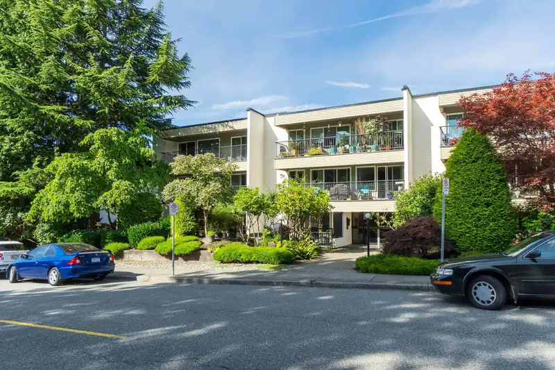 #304 1351 MARTIN STREET - photo 1 of 40