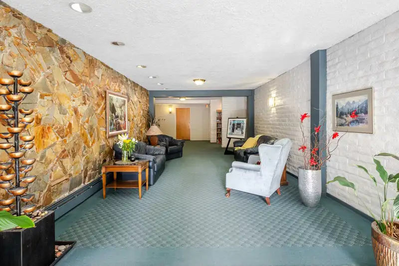 #304 1351 MARTIN STREET - photo 4 of 40
