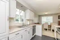 #304 1351 MARTIN STREET - thumbnail 8