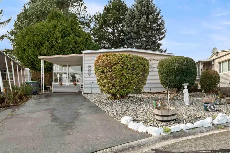 15810 NORFOLK ROAD ROAD - photo 2 of 31