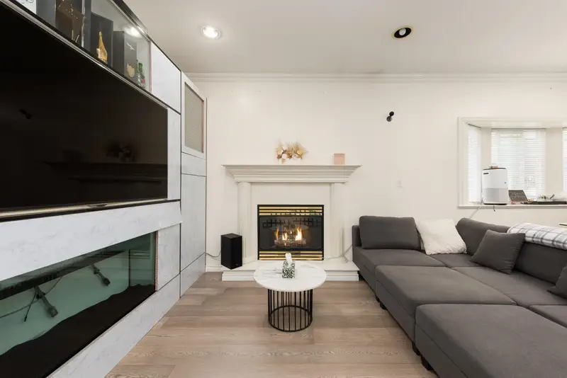 805 E 57TH AVENUE - photo 4 of 25