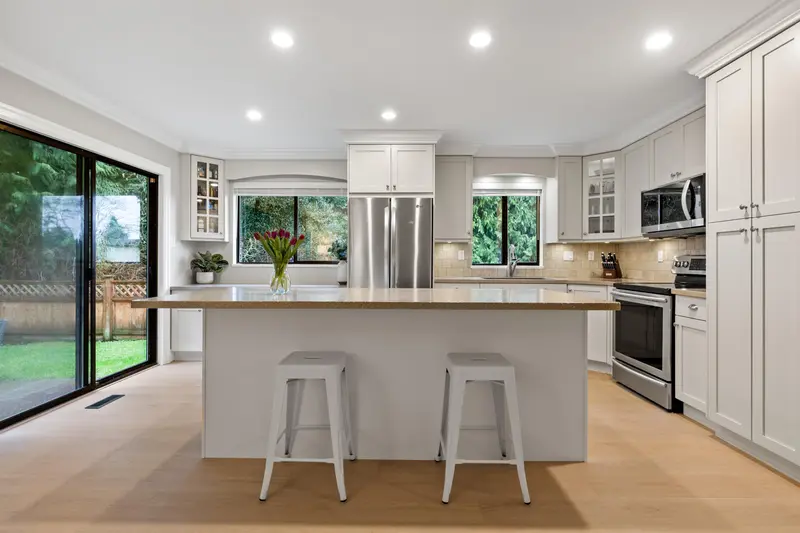 14304 18 AVENUE - photo 2 of 25