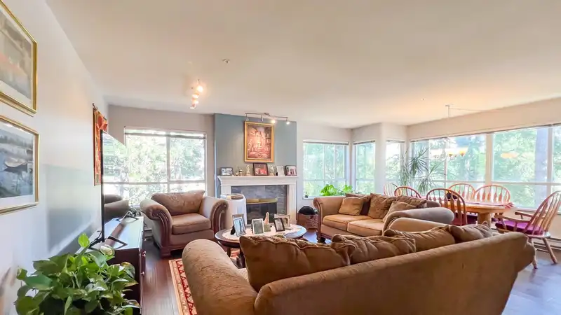 202 15375 17 AVENUE - photo 1 of 25