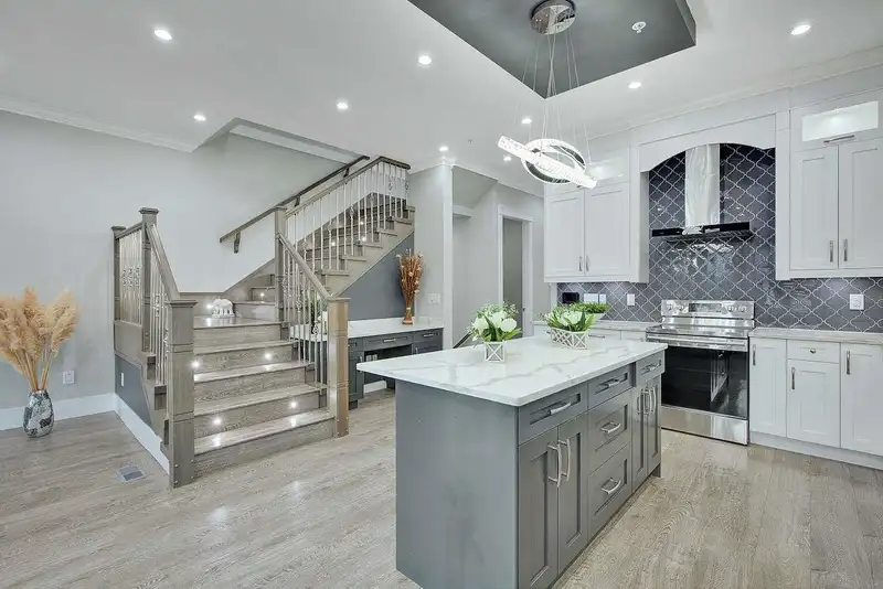 15456 RUSSELL AVENUE - photo 4 of 40