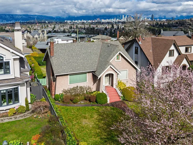 2715 W 31ST AVENUE - photo 2 of 25