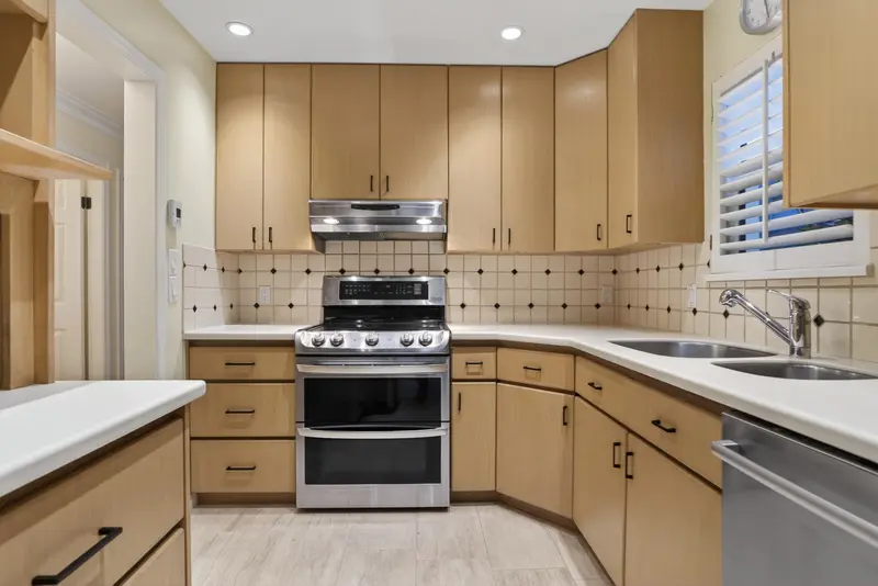 4 3301 W 16TH AVENUE - photo 3 of 25