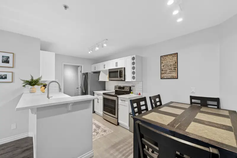 213 7139 18TH AVENUE - photo 4 of 25