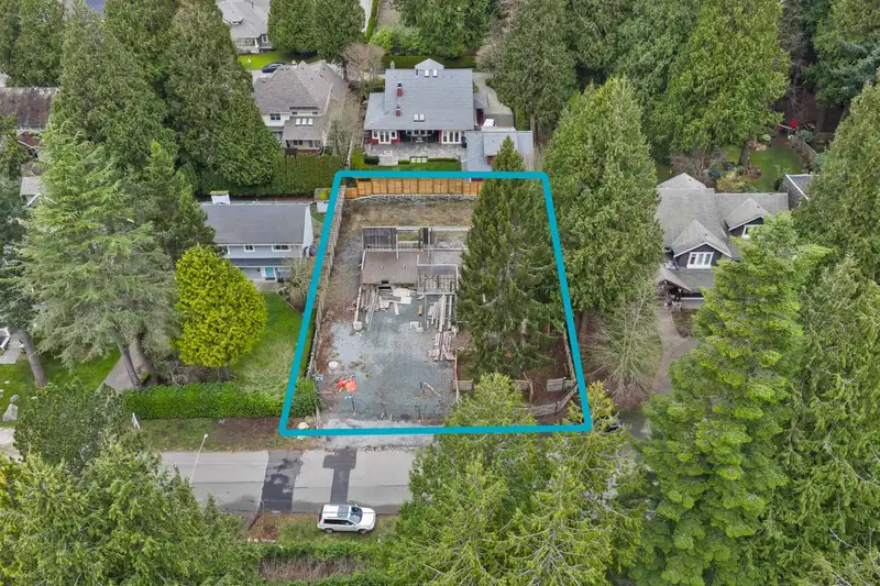 12489 23 AVENUE - photo 1 of 14