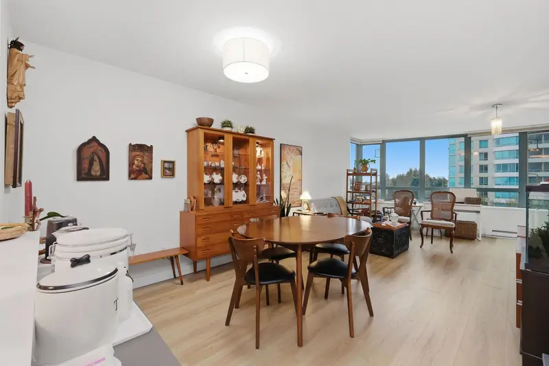 505 6659 SOUTHOAKS CRESCENT - photo 2 of 25