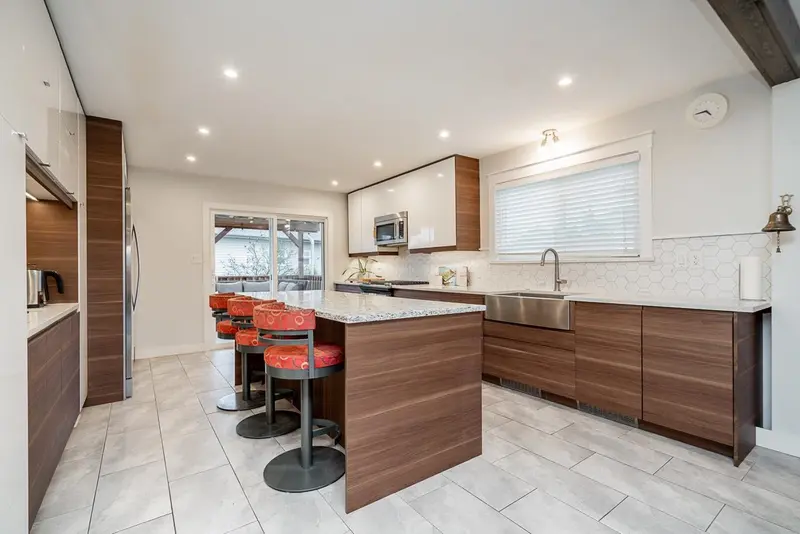 22878 REID AVENUE - photo 2 of 25