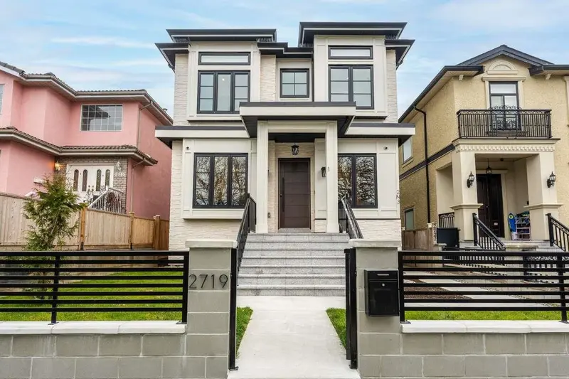 2719 E 46TH AVENUE - photo 1 of 25