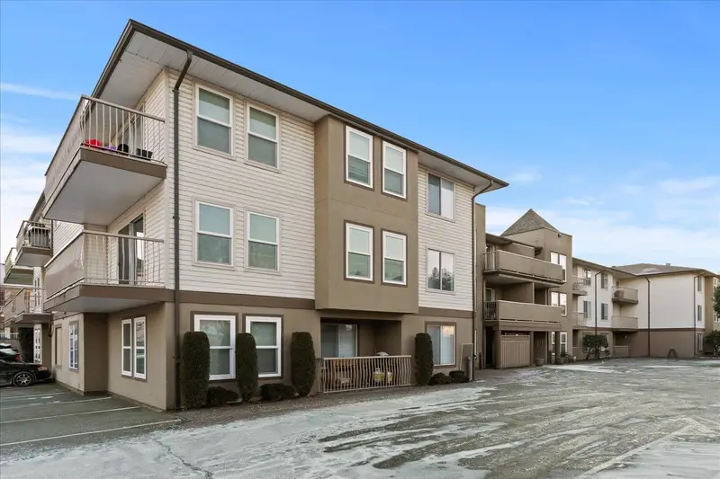 208 45702 WATSON ROAD - photo 1 of 17