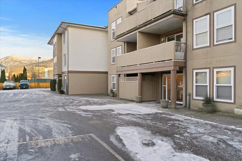 208 45702 WATSON ROAD - photo 2 of 17