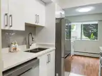 106 1360 MARTIN STREET - thumbnail 3