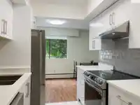 106 1360 MARTIN STREET - thumbnail 4