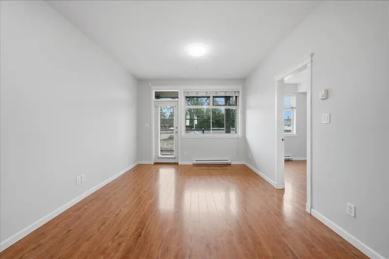 207 22858 LOUGHEED HIGHWAY - photo 4 of 21