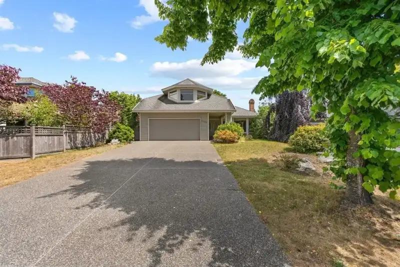 2192 148A STREET - photo 2 of 25