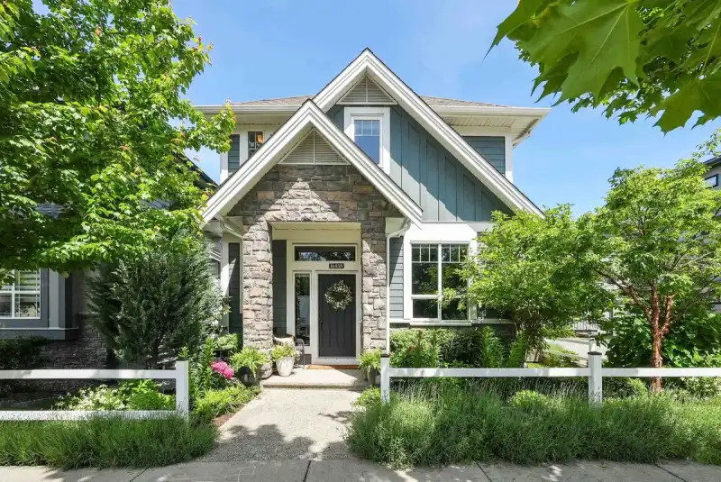 16555 25 AVENUE - photo 1 of 40