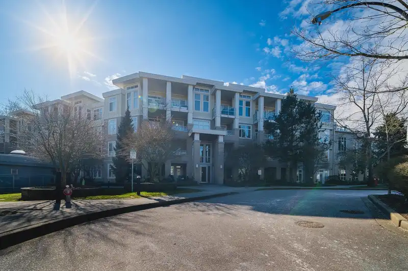 201 15428 31 AVENUE - photo 1 of 31