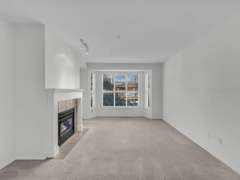 201 2393 WELCHER AVENUE - photo 4 of 23