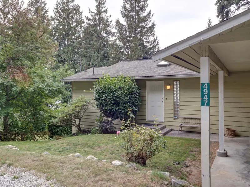 4947 SUNSHINE COAST HIGHWAY - photo 4 of 25